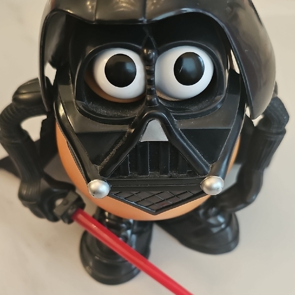 Hasbro Mr Potato Head Darth Vader - Picture 5 of 9